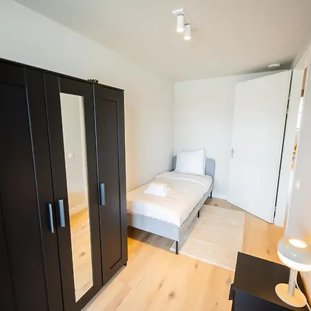 Astonishing 3 Bedroom Serviced 73m2 アパート *