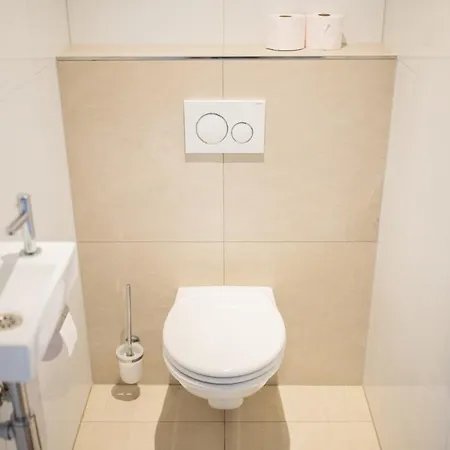 Astonishing 3 Bedroom Serviced 73m2 アパート *